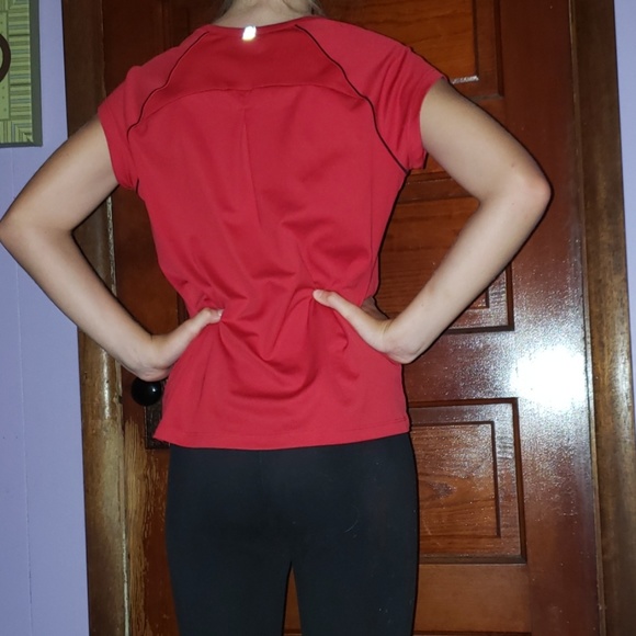 Red t-shirt - Picture 2 of 2